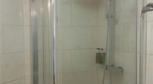 Douglas Hotel, Clydebank 3