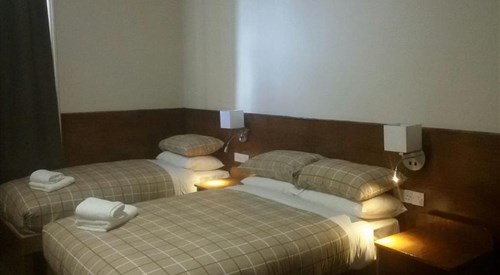 Douglas Hotel, Clydebank 1