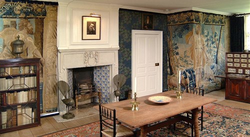 Kelmscott Manor, Lechlade 3