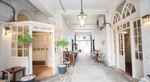 Norfolk Arms Hotel, Arundel 4