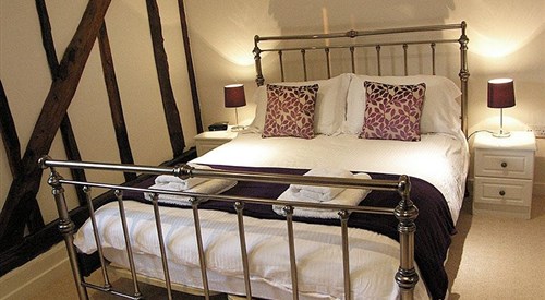Wortwell Hall Barn B&B, Norfolk 3