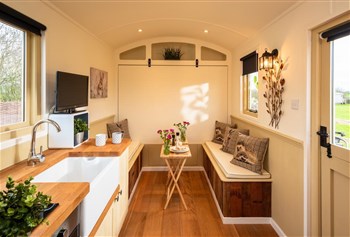 Hillside View Shepherds Hut photo 5