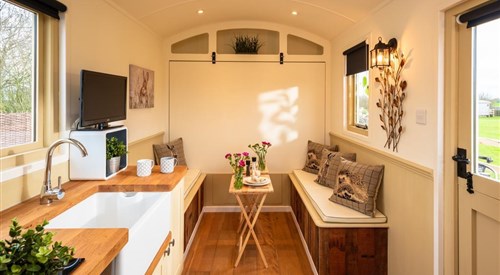 Hillside View Shepherds Hut, Wichenford, Worcester 2