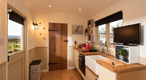 Hillside View Shepherds Hut, Wichenford, Worcester 1