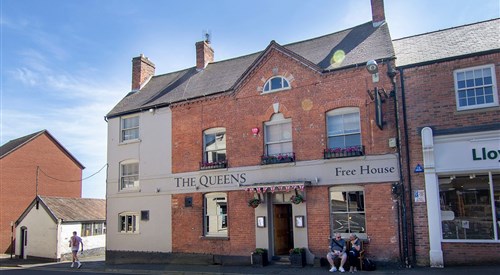 The Queens, Ludlow