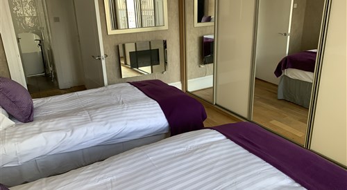 Village Tavern Apartment, Wishaw 2