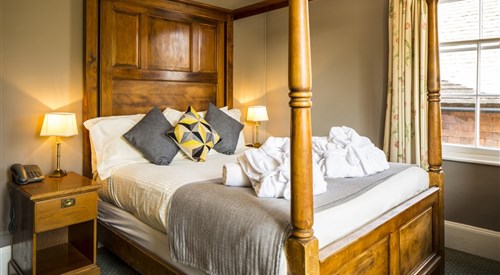 Flackley Ash Hotel, Peasmarsh 1