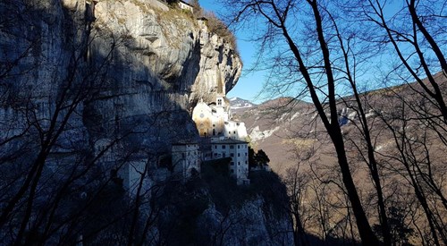 Santuario Madonna della Corona - Hotel Stella Alpina, Veneto, Spiazzi di Monte Baldo 1