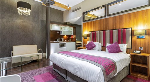 Roomzzz Manchester City 1