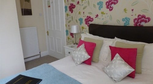Bryn Derwen Guest House, Conwy County 1
