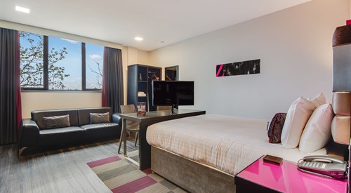 Roomzzz Chester City 4