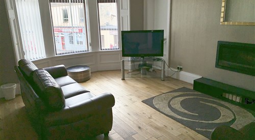 Village Tavern Apartment, Wishaw 3