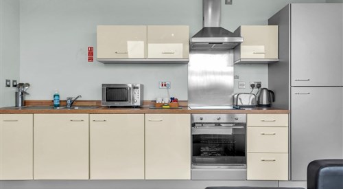 Roomzzz Leeds Headingley 4