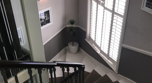 Ravna Gora, Notting Hill 1