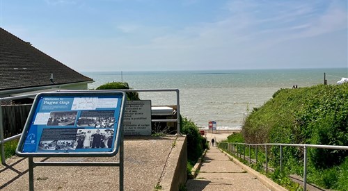 28 Pages Avenue, Cooden, Bexhill-on-Sea, Cooden Beach 2