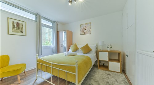 Cheerful Home 3, London 1