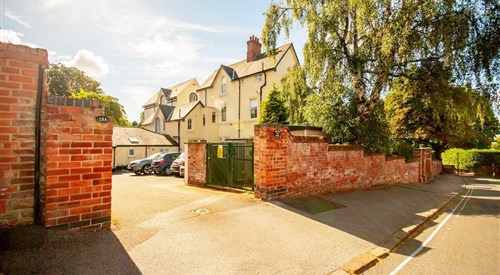 Just Relocate - The Garden Flat, Nottingham 1