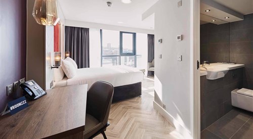 Roomzzz Newcastle City 4