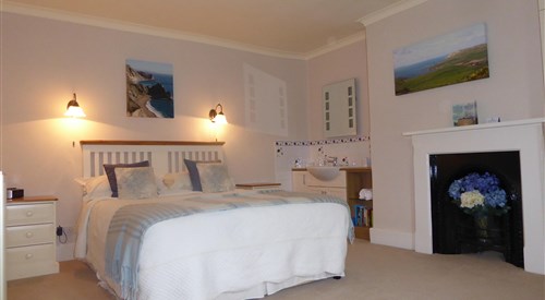 Bradle Farmhouse, Church Knowle 1