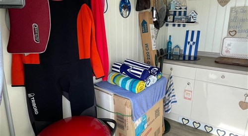 Barton-on-Sea Beach Hut No. A8 3