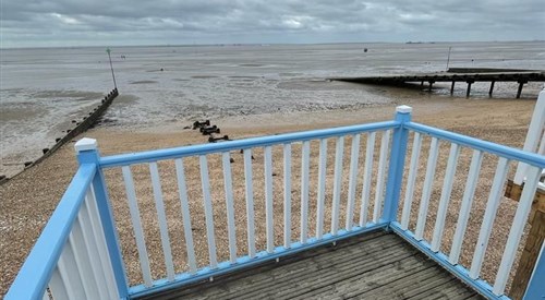Hut 319 Eastern Esplanade Thorpe Bay Essex, Southend 1
