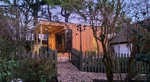Thatched Eaves, Ringwood 4
