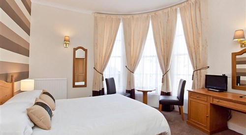 Dickens Bar and Inn, Scarborough 4