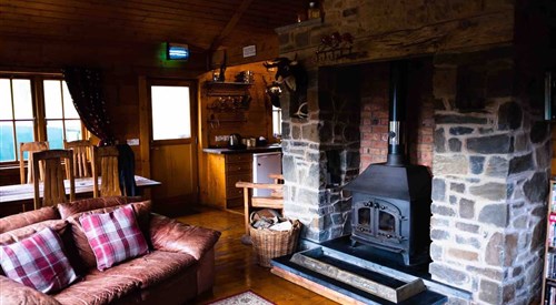 The George Cabin - with Hot tub, Newtown 1