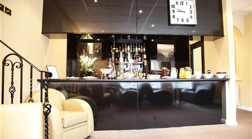 Royal Adelaide Hotel, Windsor 3