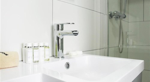 Aaron Wise, 62 Plantagenet Street, Cardiff 2