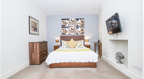 Crown Lawn, LBS Apartments, London 3