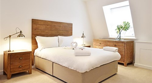 Lovat Lane Apartments, London 3