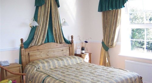 Beggars Reach Hotel, Burton 2