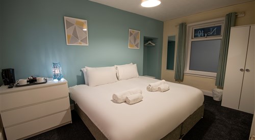 Irvine Riverside Guesthouse by Paymán Club, Irvine 1