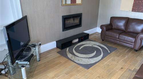 Village Tavern Apartment, Wishaw 4