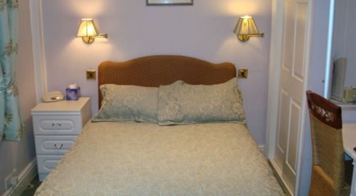 Hunters Lodge, B&B, Southampton 1