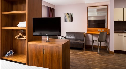 Roomzzz Leeds City 4