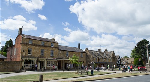 Crown and Trumpet Inn, Broadway 4