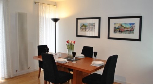 Dreamhouse Holyrood Apartments, Edinburgh 4