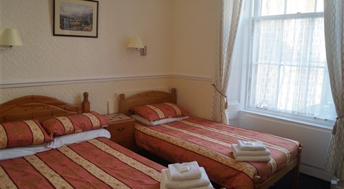 Hampton Court Guest House, Glasgow 2