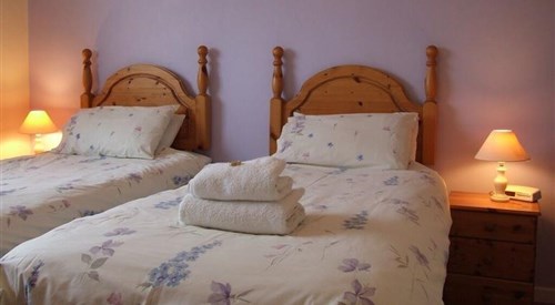 Cefn Uchaf Guesthouse, Garndolbenmaen 1