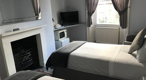 The Red House Guest House, Grantham 4