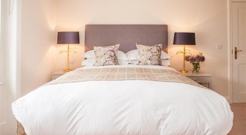 The Charm, Brighton 4