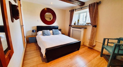 The Old Lodge, Minchinhampton 3