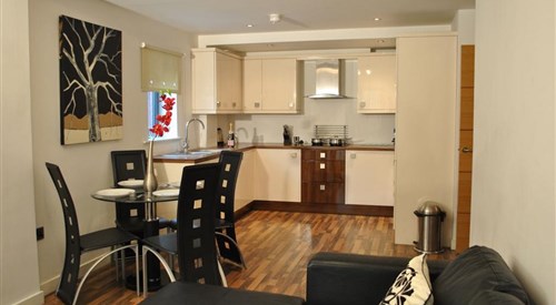 Dreamhouse City West Apartments, Manchester 3