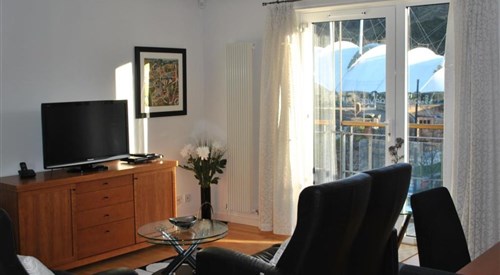 Dreamhouse Holyrood Apartments, Edinburgh 3