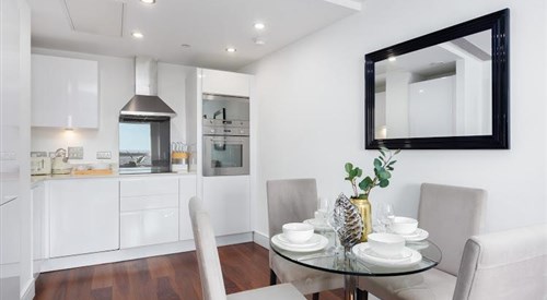 Lincoln Plaza Serviced Apartments, London 3