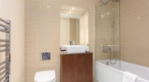 Lincoln Plaza Serviced Apartments, London 4