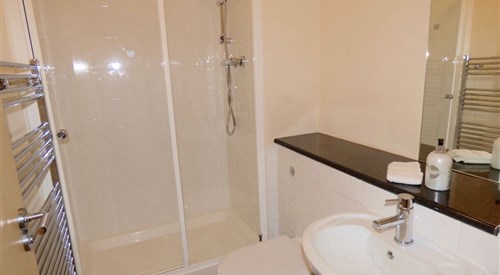 The Barony Suite Apartment, Cambuslang, Glasgow 3