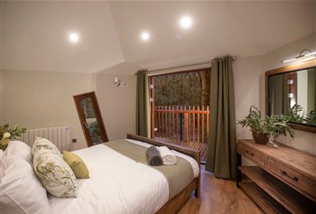 Treehouse Breaks at Forest Holidays, Delamere Forest photo 4